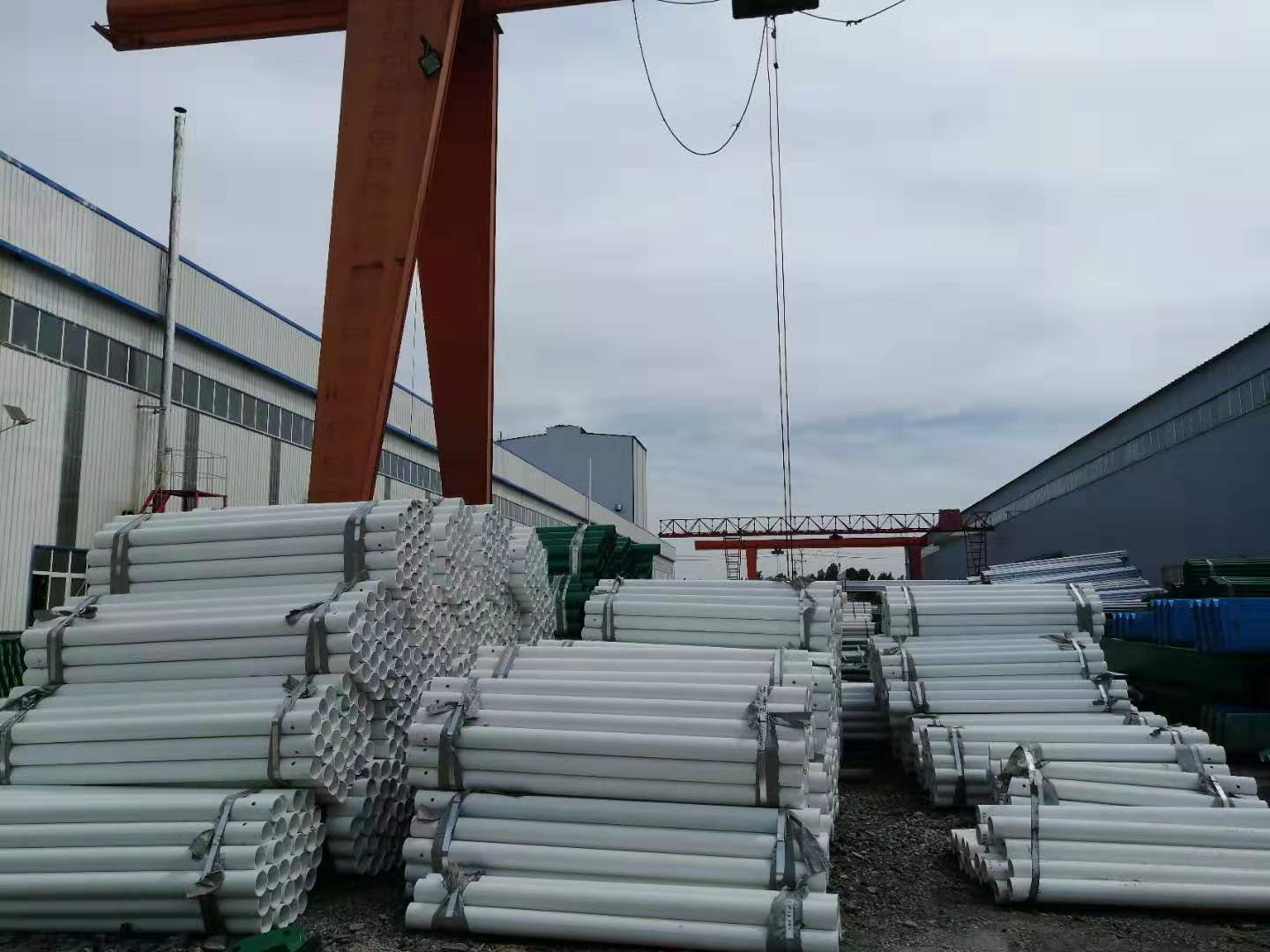 護欄板鍍鋅噴塑立柱